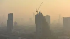 ท้องฟ้ากรุงเทพฯ ในเขตธนบุรี เช้าวันที่ 9 ม.ค. 2563