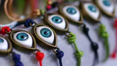 ብቅርጺ ዓይኒ ዝተሰርሐ ገይጺ ኢድ