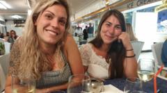 "No podía aceptar que nunca encontrarían a mi amiga desaparecida y me fui al otro lado del planeta a buscarla"