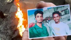 নিখোঁজ দুই বন্ধুর ছবি দেখান স্বজনরা 