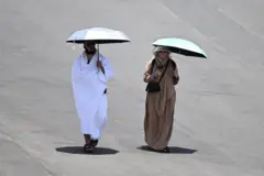 Саудияда Арабистонига Ҳаж зиёратига борган аёл ва эркак 