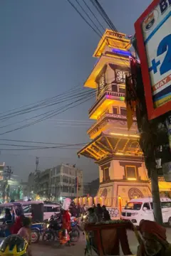 नेपाल के प्रवेश द्वार के रूप में जाना जाने वाला सीमावर्ती शहर वीरगंज- घण्टाघर, मंदिरों, मस्जिदों और धार्मिक तालाबों के कारण प्रसिद्ध है