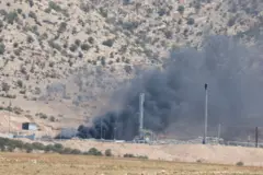 دود ناشی از حملات پهپادی پس از حمله به میادین نفتی در منطقه زاخو در استان دهوک اقلیم کردستان عراق