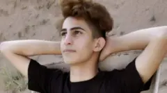 این تصویر منسوب به محمد بروغنی ۱۹ ساله که به اعدام محکوم شده، در شبکه های اجتماعی منتشر شده است