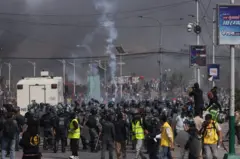 तीनकुनेमा राजावादीहरूले सभा गर्न लागेको स्थानमा तनाव उत्पन्न भएको छ