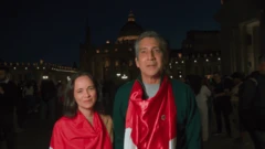 Ela Fernández e Rafael Aguilar na Praça São Pedro