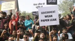 पेपर लीक