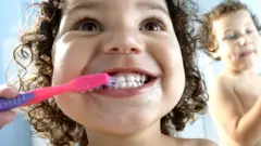 दरवर्षी अब्जावधी टूथब्रश वापरून फेकले जातात.