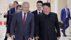 2025년 6월 17일 평양을 방문한 러시아 쇼이구 서기와 김정은 위원장 