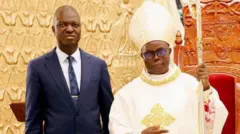 Foto Gọvanọ Francis Nwifuru na Bishọpụ Chukwu