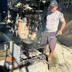 Brenei Hernández, cozinhando