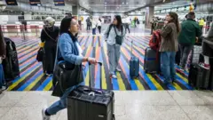 Pasajeros en el Aeropuerto Internacional de Maiquetía
