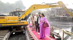 'লাল গালিচা'য় উঠে খননকাজের উদ্বোধন করেন তিন উপদেষ্টা যা নিয়ে চলছে সমালোচনা