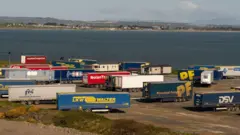 Các containers tại cảng Rosslare của Ireland