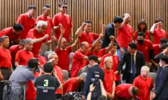 특검법 통과에 기뻐하는 해병대 예비역 연대