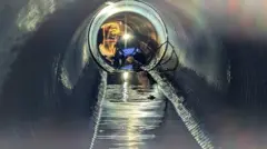 Robô em testes dentro de um cano