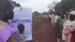 በቤኒሻንጉል ጉሙዝ መራጮች ድምጽ ከመስጠታቸው በፊት ገለጻ ሲደረግላቸው