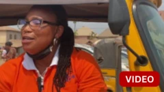 ஆட்டோ ஓட்டும் நைஜீரிய பெண்கள்