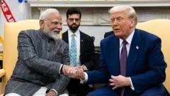 
ભારત-પાકિસ્તાન તણાવ સંઘર્ષવિરામ, ટ્રમ્પે ભારત પાકિસ્તાન વચ્ચે દરમિયાનગીરી, અમેરિકાની દરમિયાનગીરી અંગે ભારત-પાકિસ્તાને શું કહ્યું, મોદીના નિવેદન અંગે પાકિસ્તાને શું કહ્યું, બીબીસી ગુજરાતી આંતરરાષ્ટ્રીય સમાચાર
