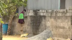 திருப்பூர் தீண்டாமை சுவர் சர்ச்சை