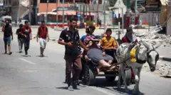 İsrail'in uyarısı sonrası bazı Filistinliler Gazze kentini terk etmeye başladı 