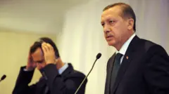 رجب طيب أردوغان حين كان رئيسا لوزراء تركيا والرئيس السوري بشار الأسد في إسطنبول في 7 يونيو/حزيران 2010