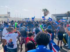 Le Cabo Verde réserve un grand accueil populaire aux Requins Bleus, héros du Mondial