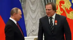 پوتین و کیف پولش