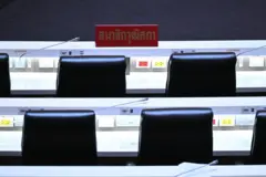 สว. ชุดที่ 13 มาจากการเลือกกันเองในกลุ่มอาชีพรวม 20 กลุ่ม และเลือกไขว้กลุ่มอาชีพ และต้องไต่ระดับจากการเลือกระดับอำเภอ สู่จังหวัด และจบที่ระดับประเทศ