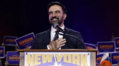 Zohan Mamdani alakooso tuntun ilu New York wọ kootu alawọ dudu lori ẹwu funfun