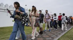 นักท่องเที่ยว 