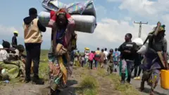 Amashusho y'abaturage barimo guhunga centre ya Sake berekeza i Goma yahererekanyijwe ku mbuga nkoranyambaga kuri uyu wa gatatu