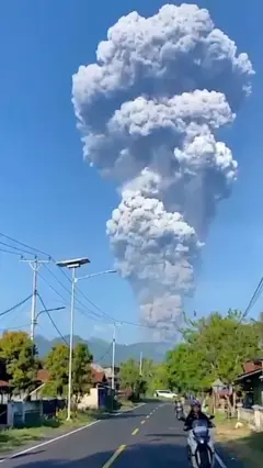 इन्डोनेशियामा ज्वालामुखी विस्फोट हुँदा तीन पर्यटकको मृत्यु