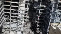 برج متروپل آبادن خرداد ماه امسال فرویخت و بر اثر آن ۴۳ نفر کشته شدند