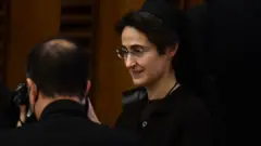 Secretária-geral do governo, irmã Raffaella Petrini, a primeira mulher a chefiar o governo da Cidade do Vaticano, participa da audiência do papa com os funcionários do Vaticano para as felicitações de Natal no Salão Paulo 6º, no Vaticano, em 23 de dezembro de 2021