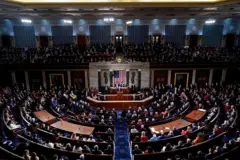 El presidente de EE. UU., Donald Trump, en el centro, habla durante un discurso del Estado de la Unión en la Cámara de la Casa del Capitolio de EE.UU. UU. en Washington, DC, EE.UU. UU., el martes 24 de febrero de 2026. Fotógrafo: Al Drago/Bloomberg vía Getty Images