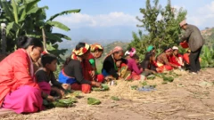 छोरा जन्मेको खुशीयालीमा गरिएको भोज 