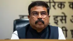 ভারতের শিক্ষামন্ত্রী ধর্মেন্দ্র প্রধান পদত্যাগ করেছেন