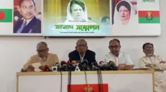 সংবাদ সম্মেলনে বিএনপি মহাসচিব মির্জা ফখরুল ইসলাম আলমগীরসহ দলের নেতারা