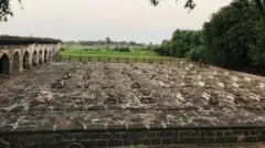63 సమాధుల ఫోటో 