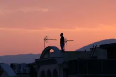آنها که آنها که با وجود حملات اسرائیل پایتخت را ترک نکرده‌اند می‌گویند که تهران دیگر آن شهری که می‌شناختند نیست