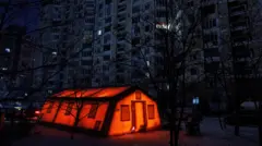 Пункт нерушимости в Киеве, где люди могут обогреться во время отключения отопления