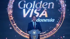 Presiden Joko Widodo menyampaikan pidato saat acara peluncuran Golden Visa di Jakarta, Kamis (25/07).