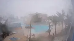 توفند میلتون سبب وزش تندبادهایی با سرعت ۲۰۵ کیلومتر در ایالت فلوریدا شد و خاموشی‌های گسترده و قطع آب آشامیدنی را در بخش‌هایی از این ایالت در پی داشت