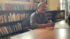 ඇත්තටම ලියන්න පටන් ගත්තට පස්සෙ මට තියන දෙයක් තමයි මේක කොහොම හරි ඉක්මනින් ලියල ඉවර කරන්න ඕන කියන හැඟීම. කතාව ඔලුවේ  වර්ධනය වෙන කාලෙදි මේ හැඟීම නැහැ. ඒක එන්නේ ලියන්න පටන් ගැනීමත් එක්ක. 