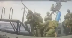 Angkatan laut Israel mencegat armada Global Sumud Flotilla yang sedang menuju Gaza.