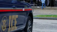 پلیس مهاجرت و گمرک آمریکا (آیس)