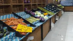 جنگ اسرائیل و ایران؛ روایت مخاطبان از دسترسی به مایحتاج روزانه و پول نقد