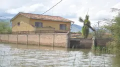 Amwe mu mazu yo mu Kibenga ari mu kumirwa n'amazi