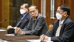 นายนิพนธ์, นายวสันต์ และนายสุทัศน์ 